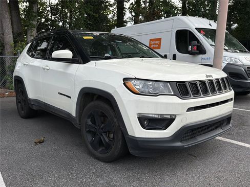 Used 2021 Jeep Compass Latitude FWD image 3