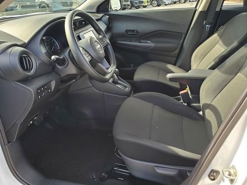 Certified 2025 Nissan Kicks Play S image 14