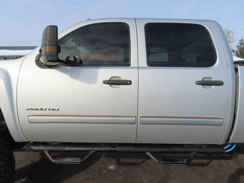 Used 2010 Chevrolet Silverado 2500 LT w/ Interior Plus Package image 11