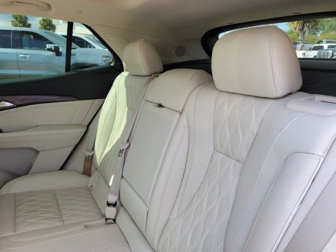 Used 2021 Buick Envision Avenir image 28