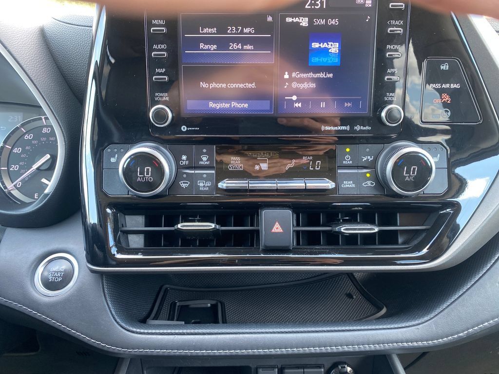 Used 2021 Toyota Highlander XLE AWD/4WD image 33