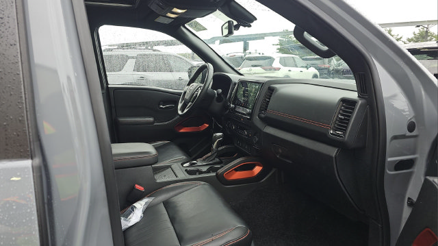 Used 2024 Nissan Frontier PRO-4X w/ Pro Premium Package AWD/4WD image 8