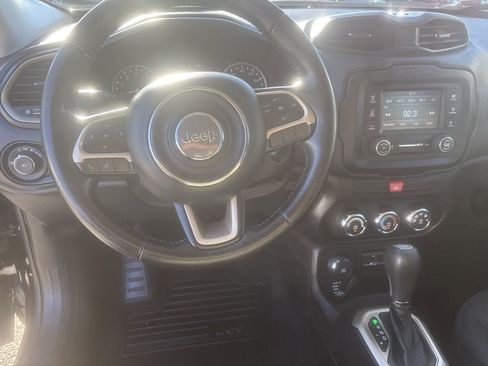 Used 2017 Jeep Renegade Latitude image 12