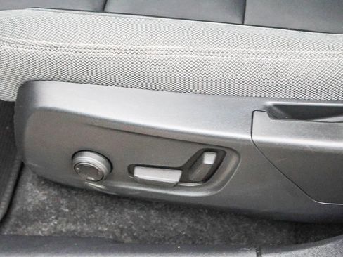 Used 2023 Volvo XC40 Recharge Plus image 33