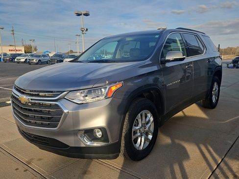 Used 2020 Chevrolet Traverse LT image 2