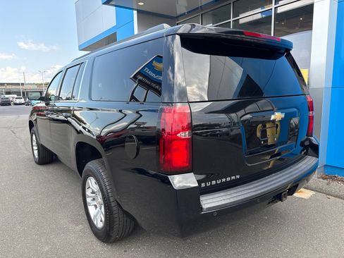 Used 2018 Chevrolet Suburban LT AWD/4WD image 8