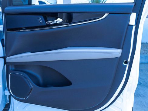 Used 2021 Lincoln Nautilus AWD w/ Equipment Group 101A image 26