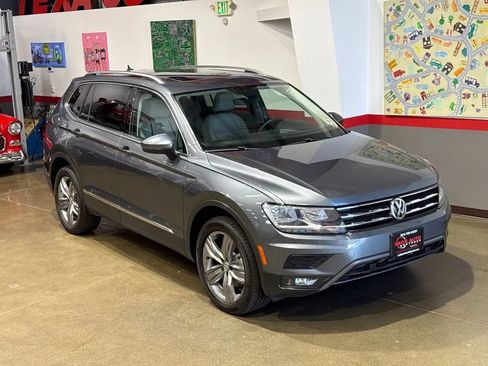 Used 2021 Volkswagen Tiguan SEL AWD/4WD image 42