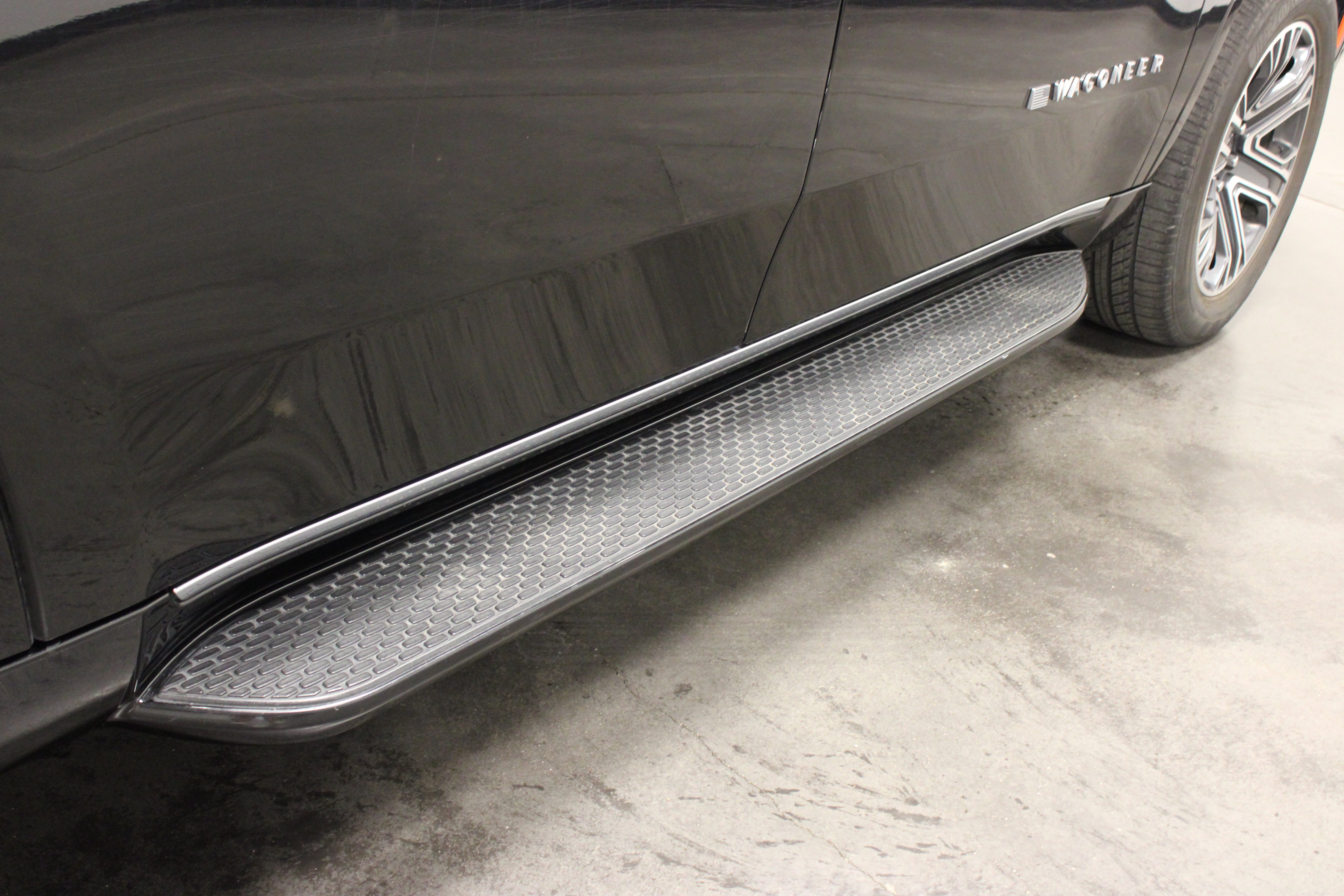 Used 2024 Jeep Wagoneer Series II AWD/4WD image 10