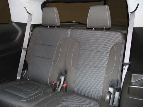 Used 2023 GMC Acadia SLE FWD image 11