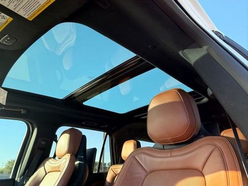 Used 2018 Lincoln Navigator Reserve w/ Technology Package AWD/4WD image 11