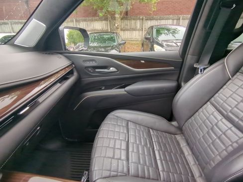 Used 2023 Cadillac Escalade ESV Sport Platinum AWD/4WD image 18