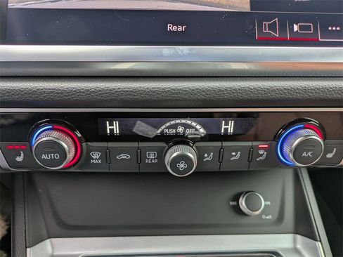 Used 2022 Audi Q3 2.0T Premium image 24