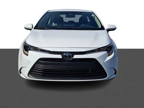 Used 2025 Toyota Corolla LE image 2