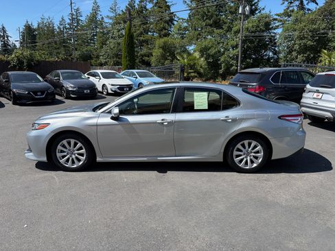 Used 2018 Toyota Camry LE w/ Moonroof Package FWD image 4