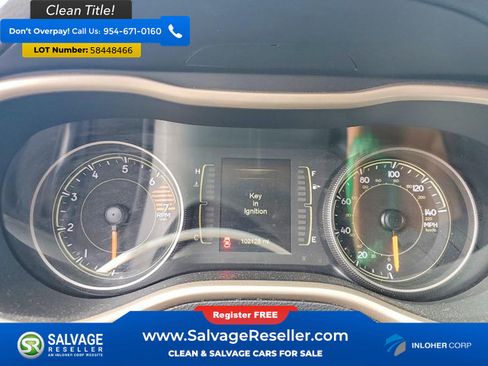 Used 2017 Jeep Cherokee Latitude w/ Cold Weather Group AWD/4WD image 12