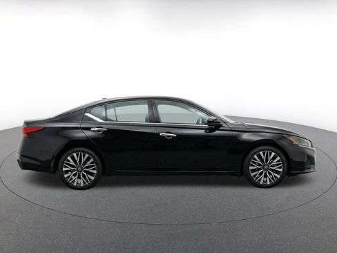 Used 2025 Nissan Altima 2.5 SV FWD image 10