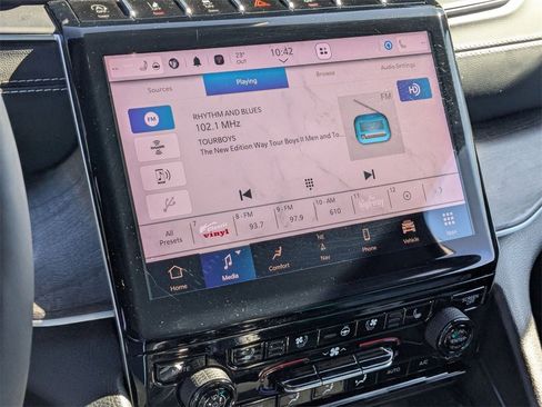 Used 2024 Jeep Grand Cherokee L Limited w/ Luxury Tech Group II image 19