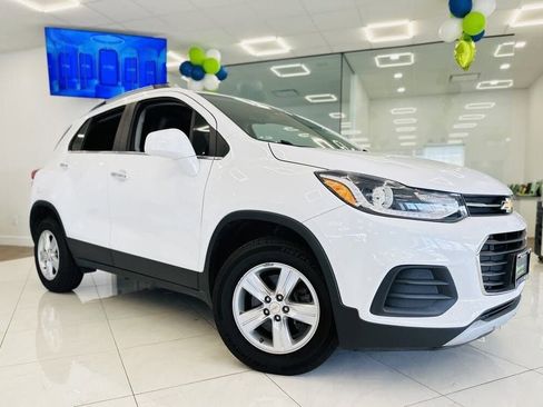 Used 2019 Chevrolet Trax LT w/ LT Convenience Package image 3