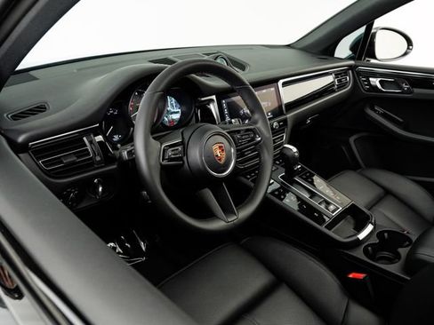 Certified 2026 Porsche Macan S AWD/4WD image 7