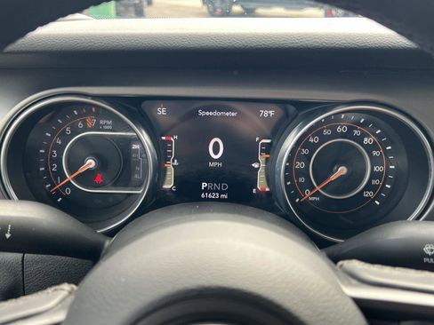 Used 2021 Jeep Gladiator Willys image 26
