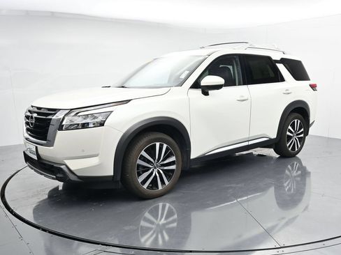 Used 2023 Nissan Pathfinder Platinum w/ Cargo Package AWD/4WD image 4