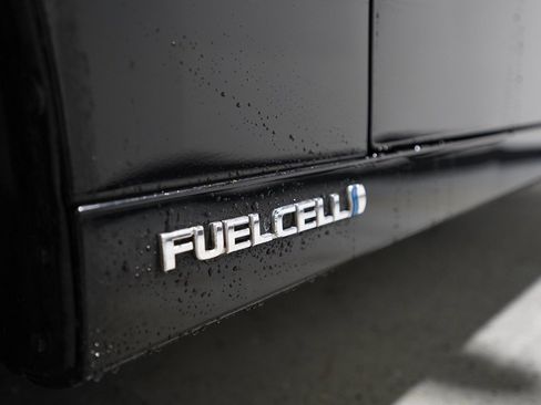 Used 2021 Toyota Mirai XLE w/ Advanced Technology Package image 16