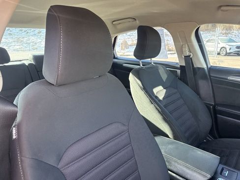 Used 2017 Ford Fusion SE image 27