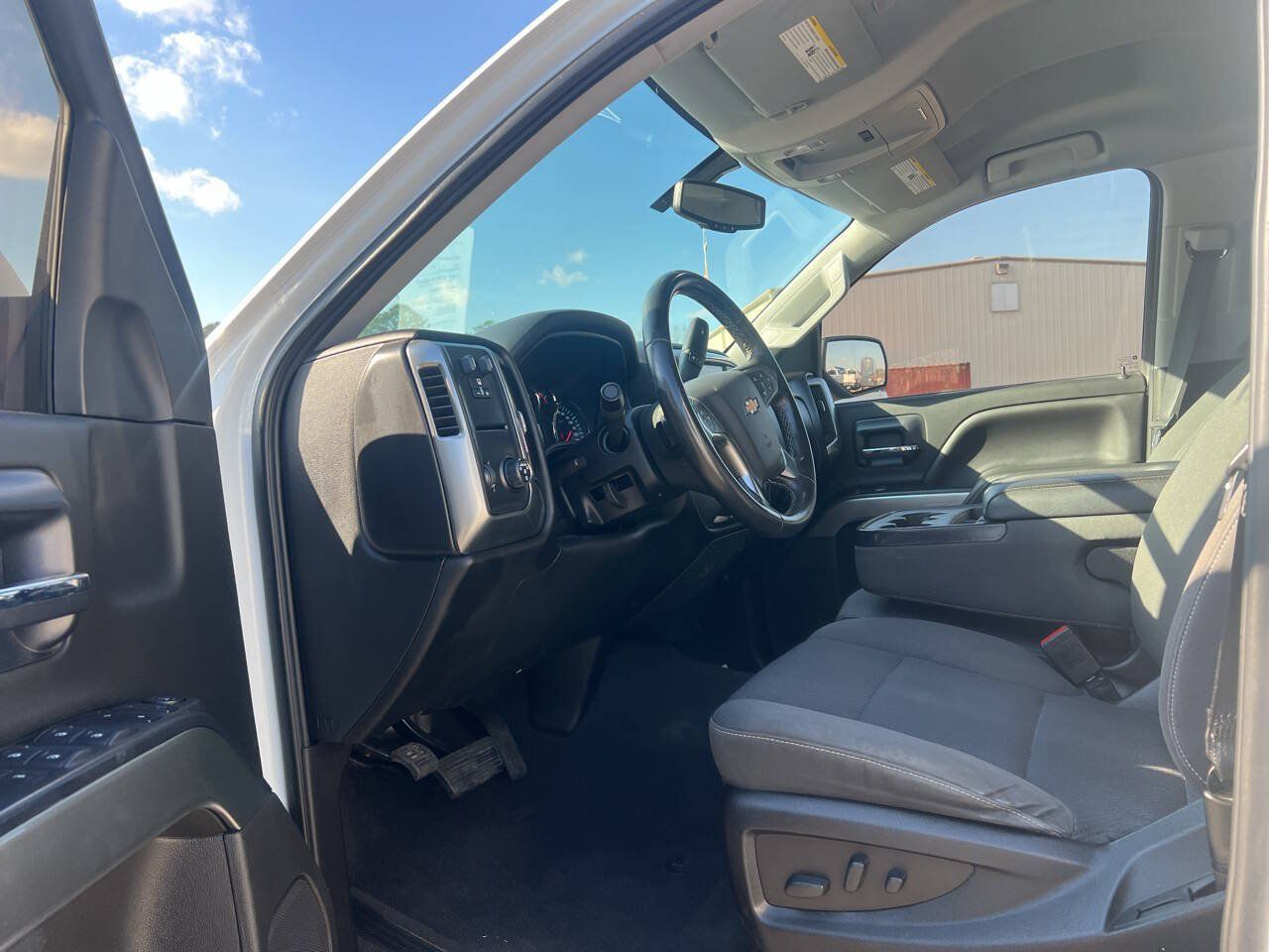 Used 2018 Chevrolet Silverado 1500 LT w/ Texas Edition RWD image 8