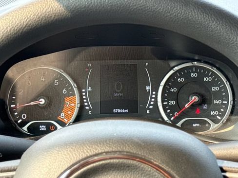 Used 2023 Jeep Renegade Latitude AWD/4WD image 13