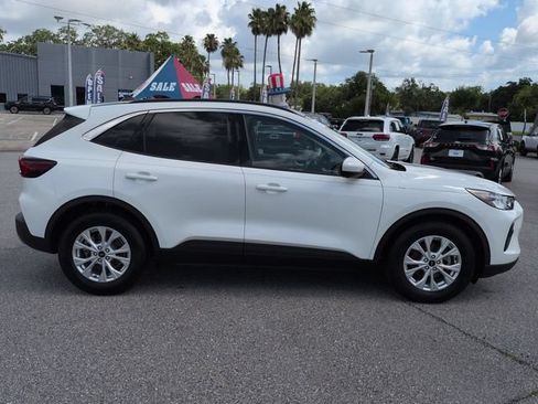 Used 2023 Ford Escape Active w/ Tech Pack #2 FWD image 3