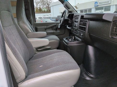 Used 2022 Chevrolet Express 2500 w/ Driver Convenience Package image 12
