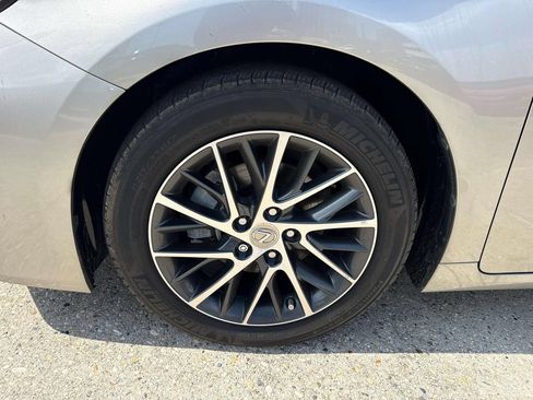 Used 2016 Lexus ES 350 w/ Luxury Package w/Wood Trim FWD image 4