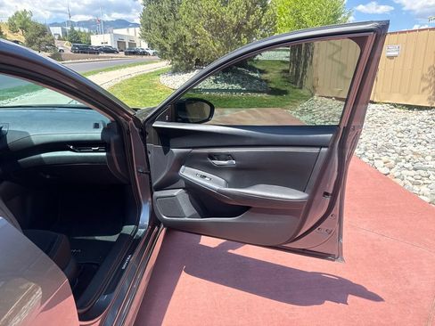 Used 2025 Nissan Sentra SR FWD image 29