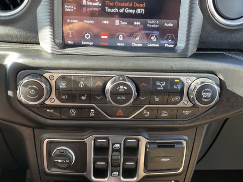 Used 2020 Jeep Gladiator Overland AWD/4WD image 27