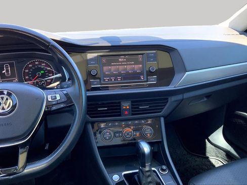 Used 2019 Volkswagen Jetta SE FWD image 6
