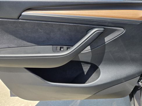 Used 2023 Tesla Model Y Long Range AWD/4WD image 18