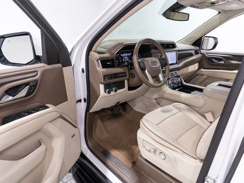 Used 2021 GMC Yukon XL Denali AWD/4WD image 12