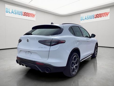 Used 2024 Alfa Romeo Stelvio Veloce image 3