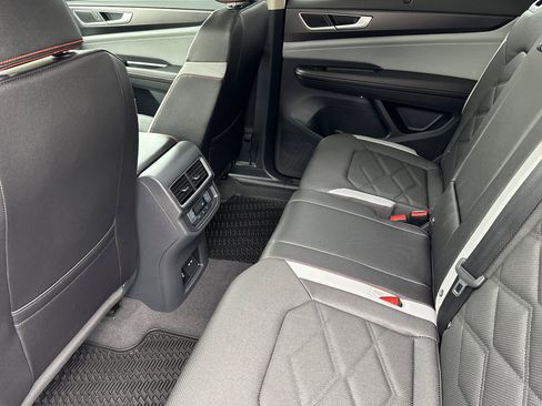 New 2025 Volkswagen Atlas Peak Edition SE image 10