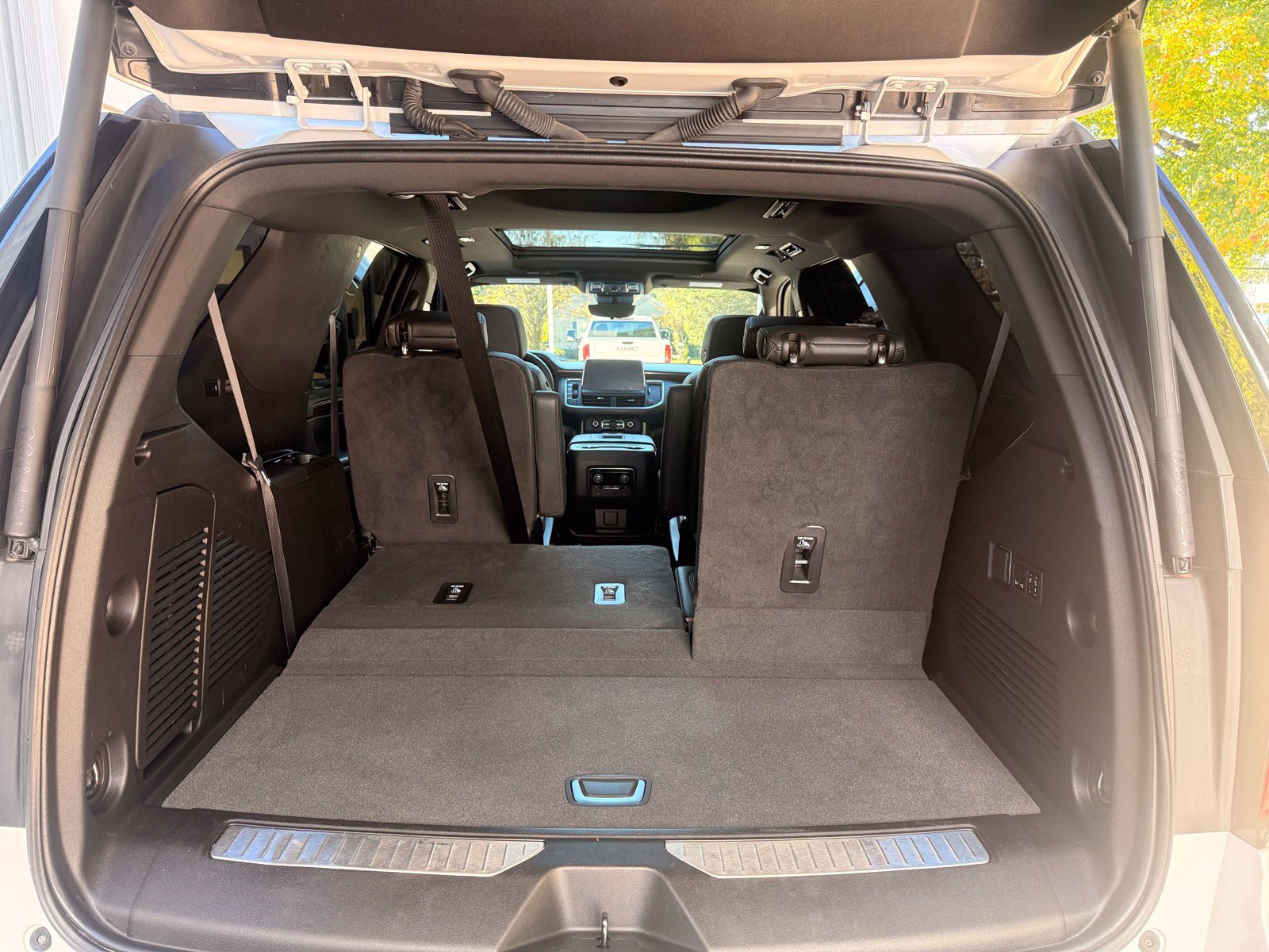 Used 2023 Chevrolet Tahoe High Country AWD/4WD image 14