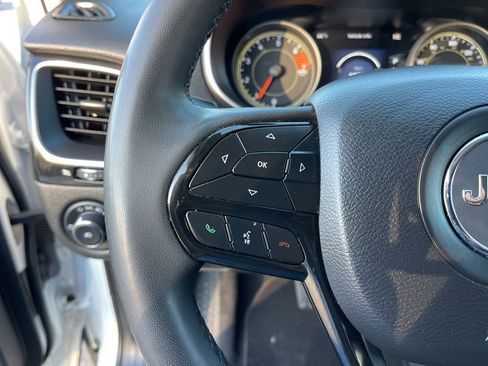 Used 2023 Jeep Cherokee Altitude Lux image 17