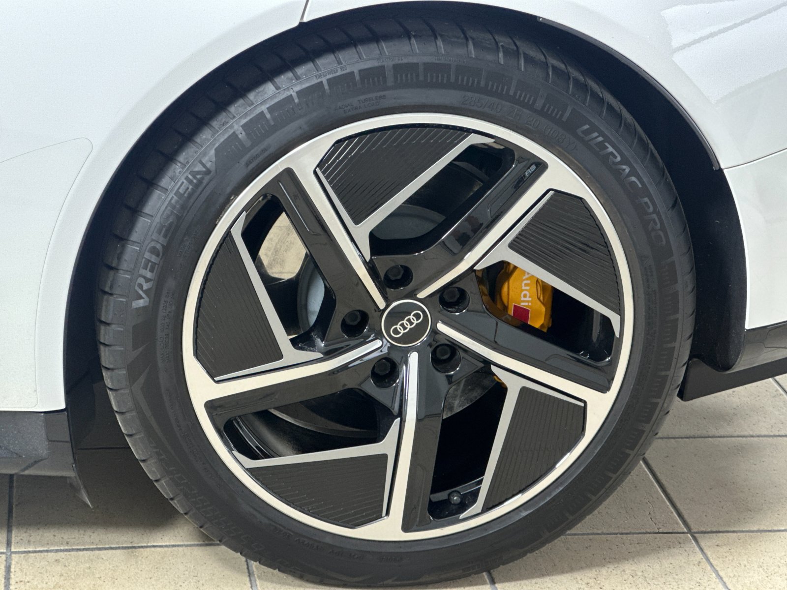 Used 2023 Audi RS e-tron GT w/ Carbon Performance Package AWD/4WD image 24
