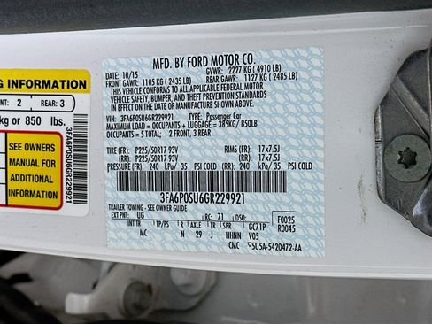 Used 2016 Ford Fusion Energi Titanium w/ Driver Assist Package image 12