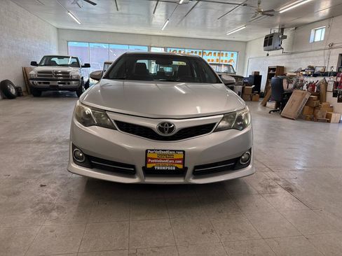 Used 2012 Toyota Camry SE w/ Leather Pkg FWD image 6