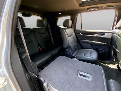 Used 2025 Cadillac XT6 Premium Luxury AWD/4WD image 19