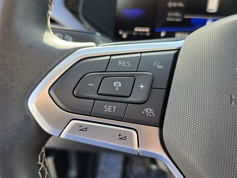 Used 2023 Volkswagen Taos SE w/ Panoramic Sunroof Package image 27