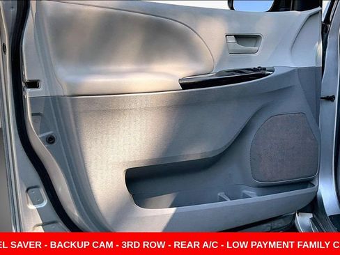 Used 2013 Toyota Sienna LE FWD image 19