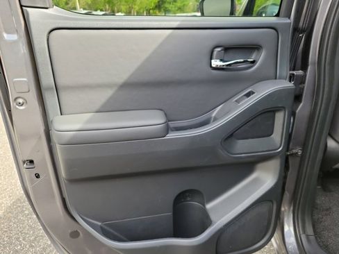 Used 2024 Nissan Frontier SV w/ Tow Package image 9