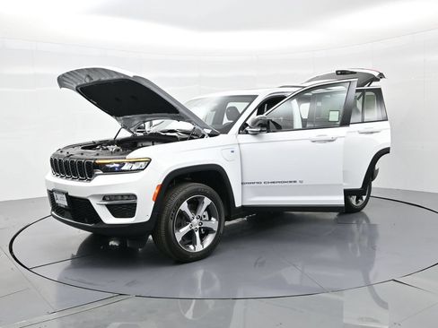 Used 2025 Jeep Grand Cherokee Limited 4xe w/ Luxury Tech Group II AWD/4WD image 23
